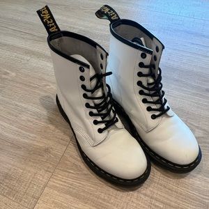 1460 Smooth White Leather Boots, Dr. Martens Unisex